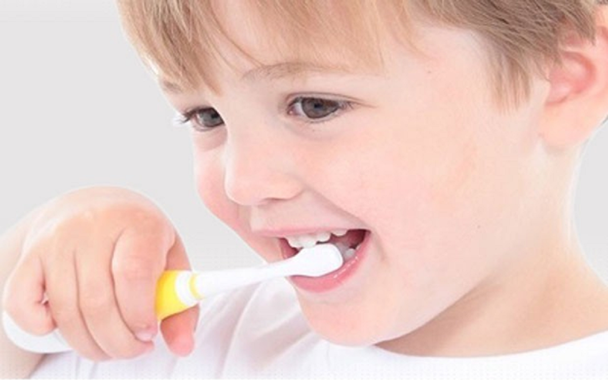 علت مشاهده لکه‌ های سفید روی دندان چیست؟