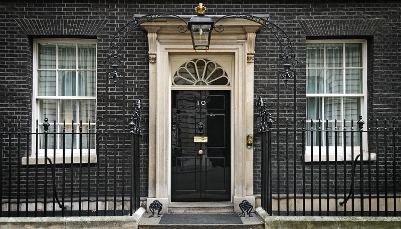 عبور روباه از جلوی دفتر کار نخست‌وزیر انگلیس +تصاویر