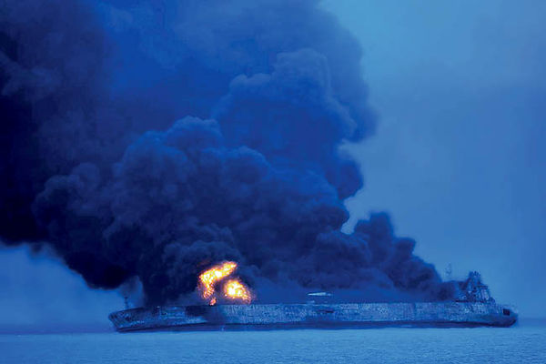 خانواده‌های دریانوردان نفتکش حادثه‌دیده: به چین فشار بیاورید