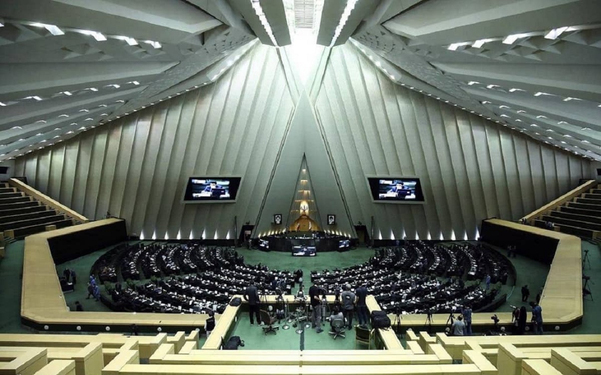 ظریف از وضعیت ارزهای بلوکه شده به مجلس گزارش داد