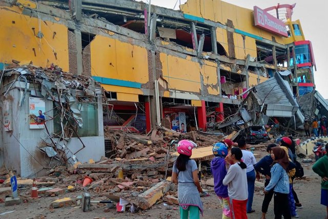 تلفات زلزله اندونزی به ۱۲۳۴تن رسید