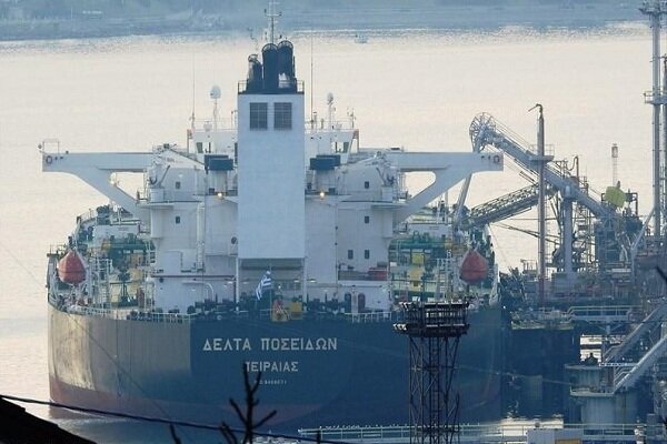 تخلفات دریایی علت توقیف نفتکش های یونانی