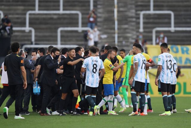 تعلیق بازی برزیل-آرژانتین در دیداری جنجالی