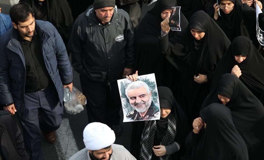 تجمع مردم تهران در محکومیت ترور سردار سلیمانی +فیلم