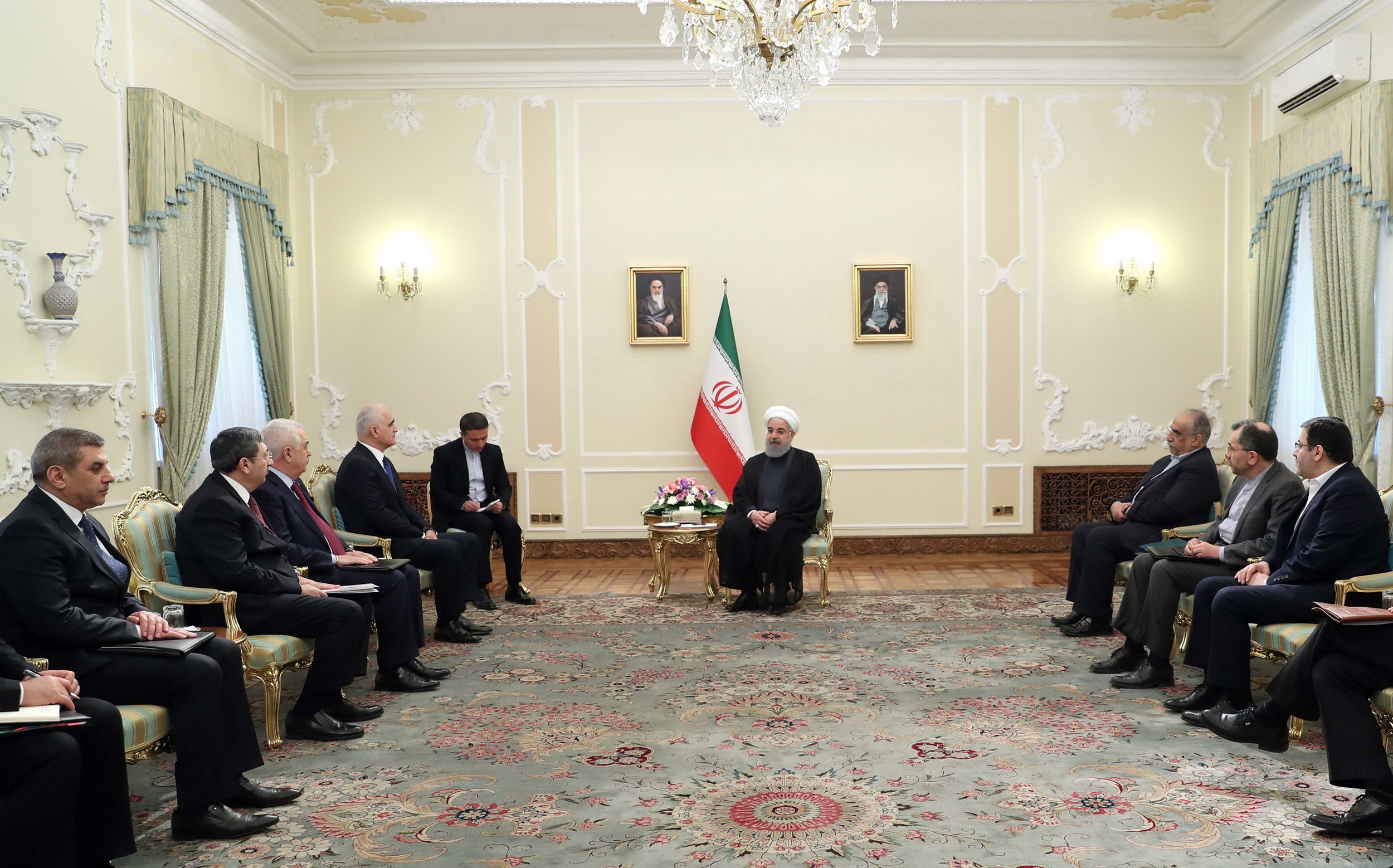 روابط تهران - باکو در راستای منافع دو ملت است/ لزوم تشویق بخش‌های دولتی و خصوصی برای توسعه