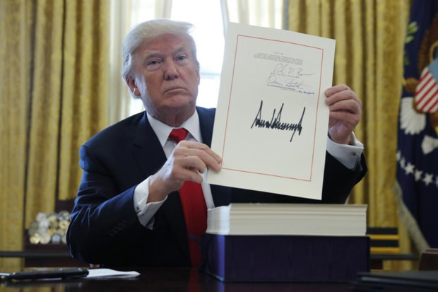 امضای ترامپ کار مالیات را تمام کرد