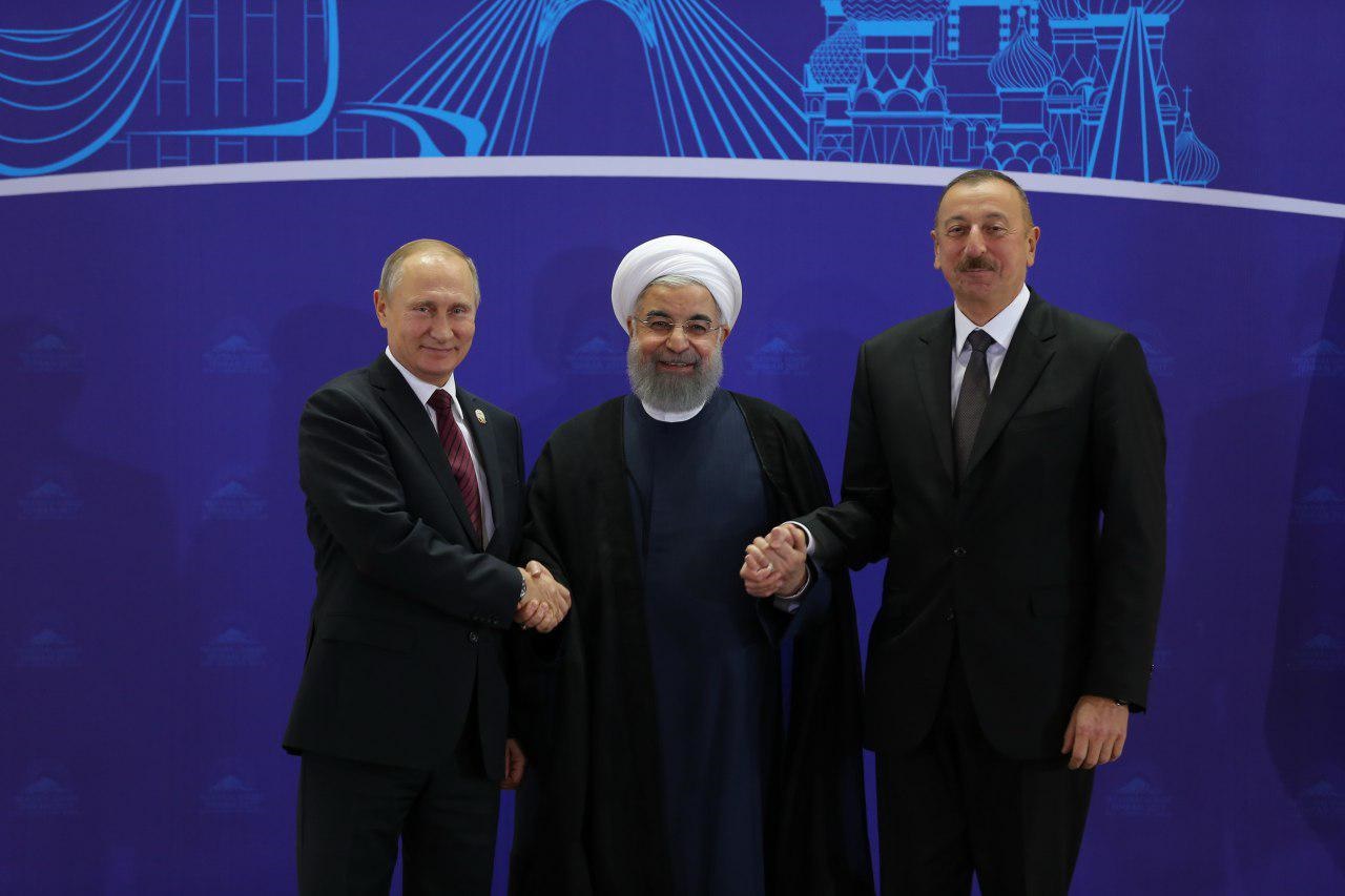  روحانی و پوتین دست در دست هم +عکس 