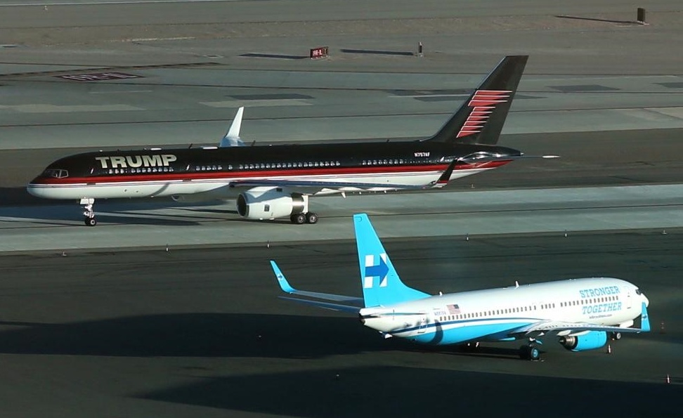 تقابل هواپیماهای شخصی کلینتون و ترامپ +عکس