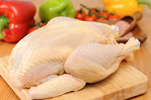 کاهش 700تومانی قیمت مرغ در بازار/ عرضه مرغ توسط شرکت پشتیبانی امور دام تب تند بازار مرغ را پایین آورد