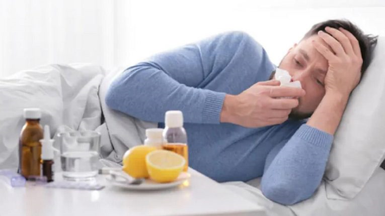 مواد غذایی مضر برای سرما خوردگی؛ اگر آنفولانزا گرفتید دور این ۹ غذا را خط بکشید