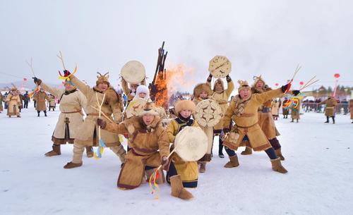 مردم بومی مغول در جشنواره سنتی برف و یخ چین +عکس