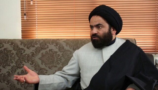 روحانی معروف، از خلع لباس خود خبر داد +عکس