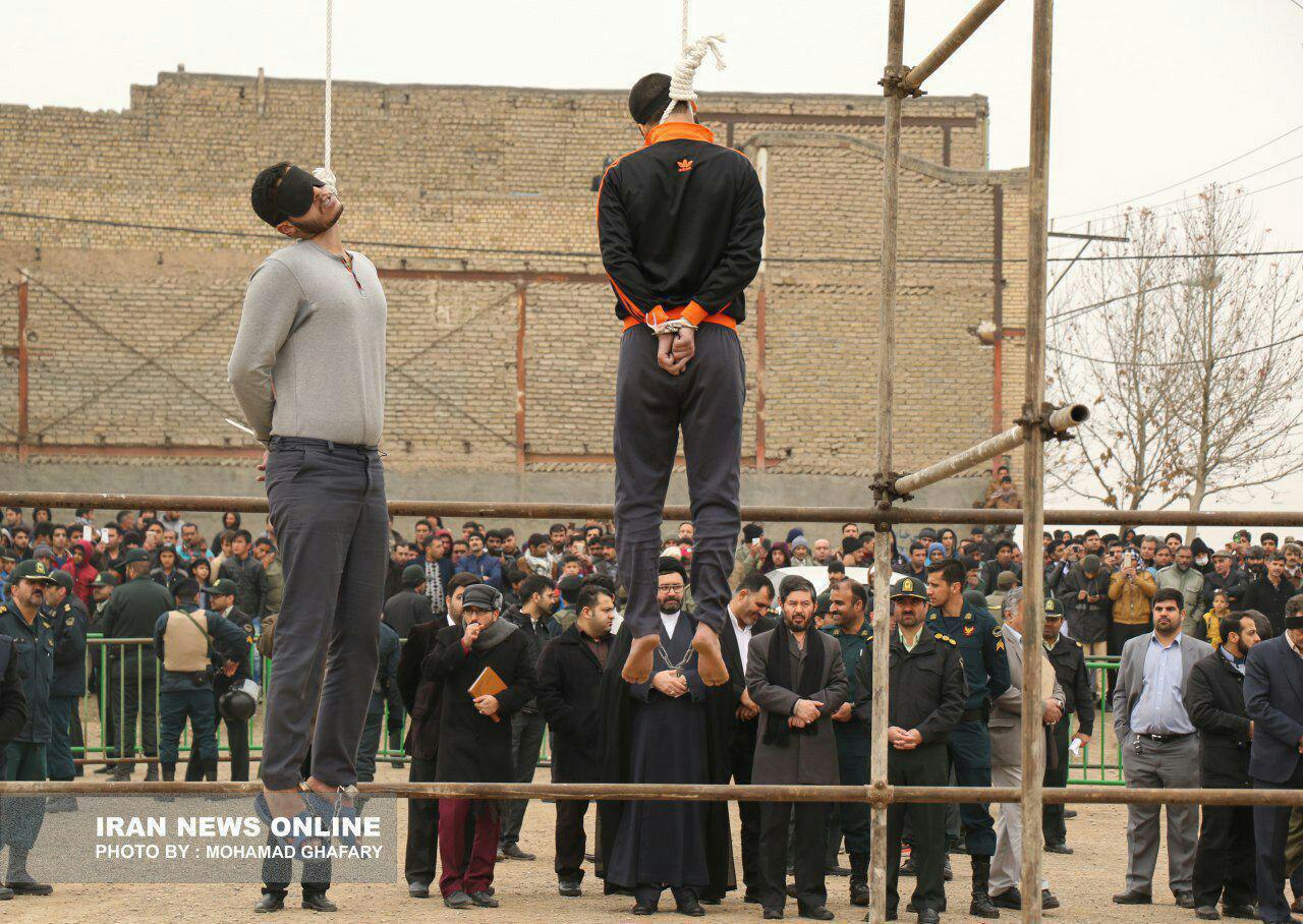 اعدام در ملاء عام در نیشابور +عکس