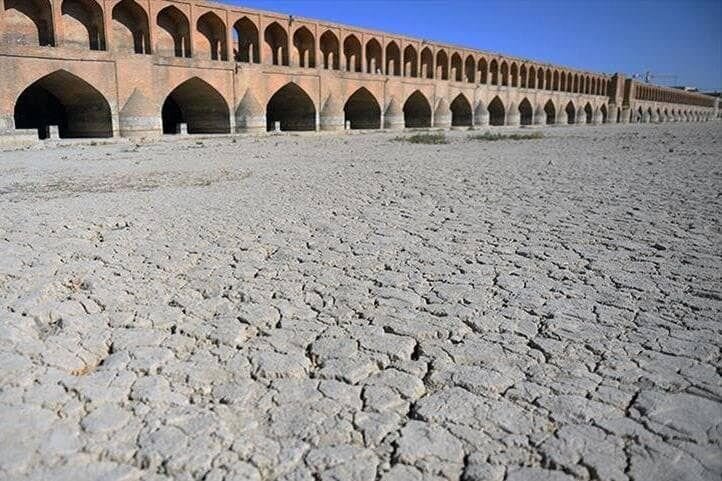 آثار باستانی و فرودگاه اصفهان در معرض تهدید است