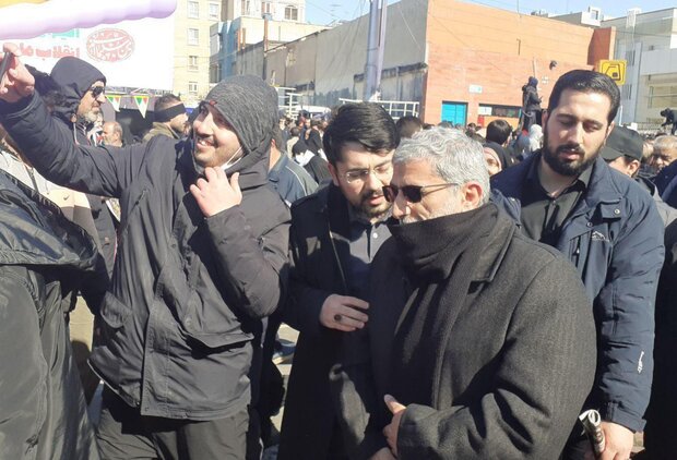 سردار قاآنی در جمع راهپیمایان تهرانی حضور یافت +عکس