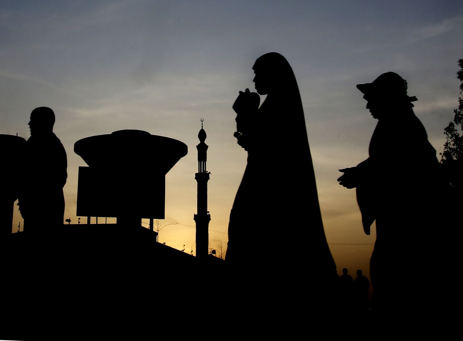 نخستین نماز در مسجد الحرام بدون فاصله اجتماعی + فیلم