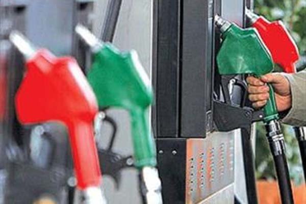 تخصیص سهمیه بنزین به خودرو ناعادلانه‌ترین روش است/ ضرورت اصلاح مکانیزم تعیین قیمت حامل‌های انرژی