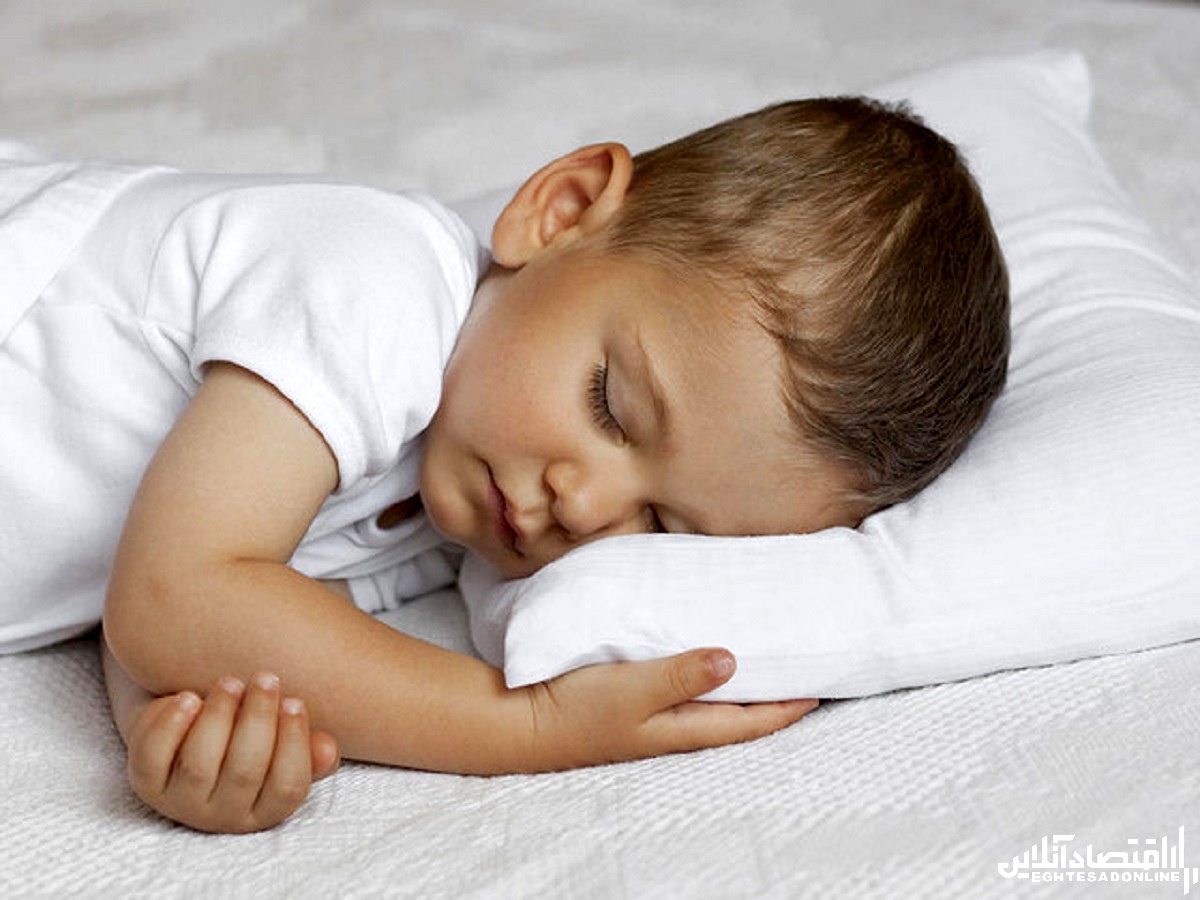چه کار کنیم که بچه‌ها راحت بخوابند؟ / راهکارهای ساده و کاربردی برای خواب فرزندتان