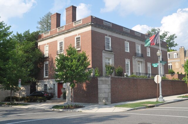 سفارت افغانستان در واشنگتن به‌ دلیل مشکلات مالی تعطیل شد