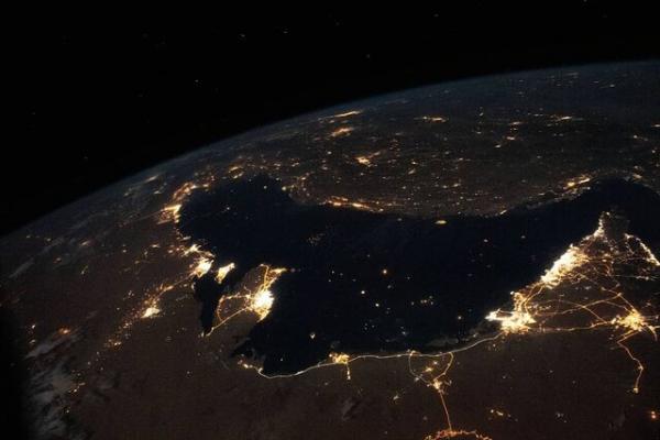 فیلمی حیرت انگیز از زمین در هنگام شب