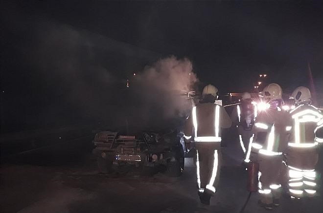آتش گرفتن پاترول در آزادراه خلیج‌فارس +تصاویر