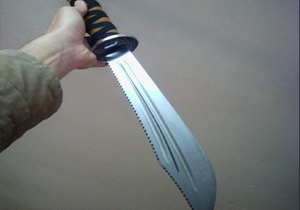 لحظه هولناک حمله شمشیر‌ زن‌ها به یک داروخانه +فیلم