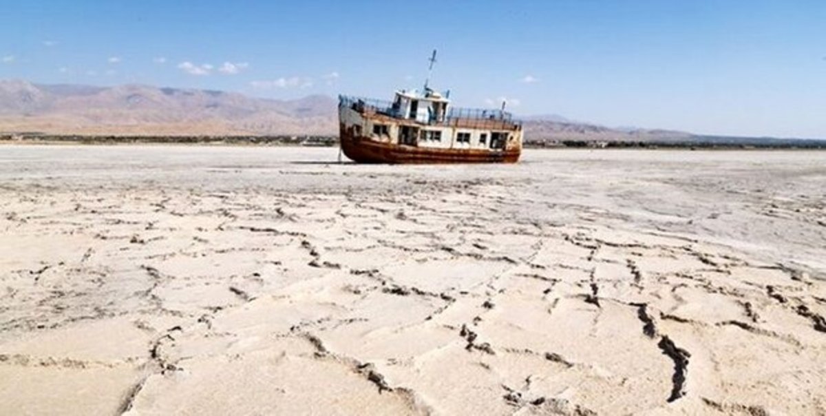 این وضعیت دریاچه ارومیه در شهریور ۱۴۰۱ است؛ شوره زار! + فیلم