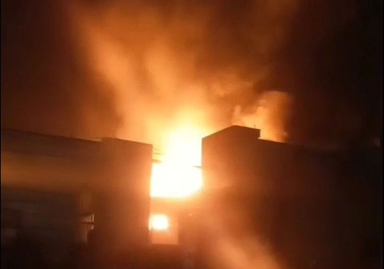 آتش‌سوزی گسترده در کارخانه میهن