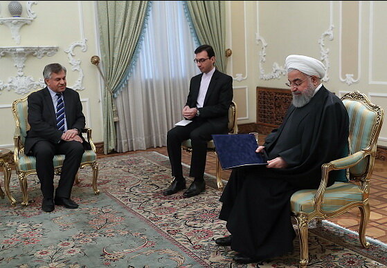 روحانی: روابط ایران و عراق الگویی مثال زدنی در منطقه است/
امیدواریم  این روابط، بر همه منطقه الگویی تاثیرگذار باشد