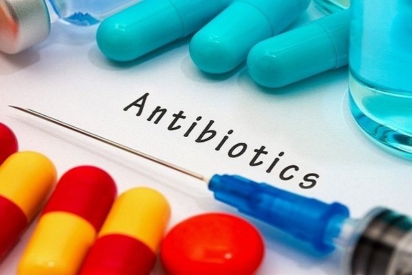 خطرات مصرف آنتی بیوتیک در میانسالی
