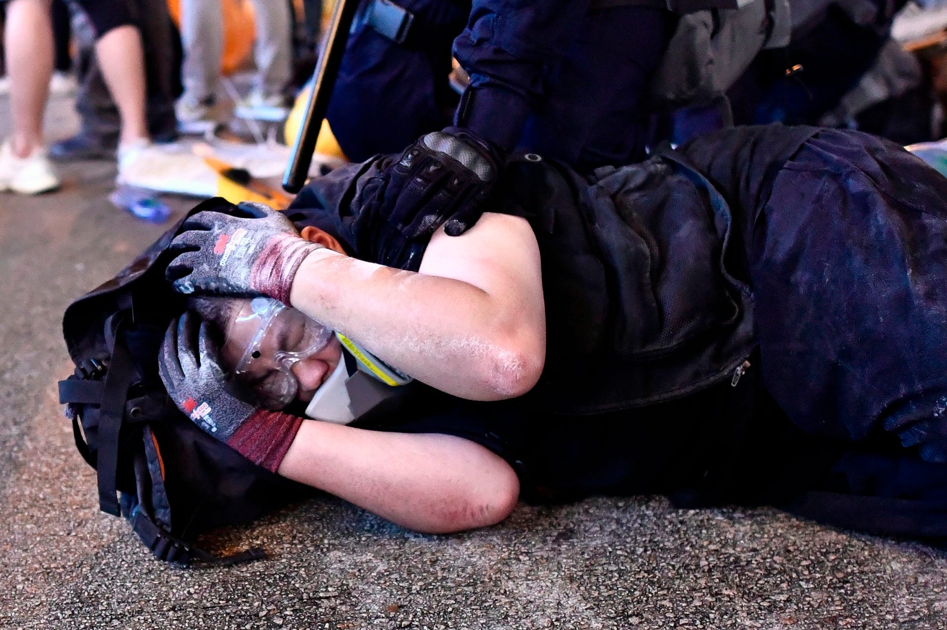 شدیدترین درگیری بین معترضان و پلیس هنگ کنگ +فیلم