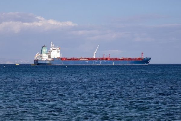 کشتی های حامل سوخت به زودی به دست لبنانی ها می رسد