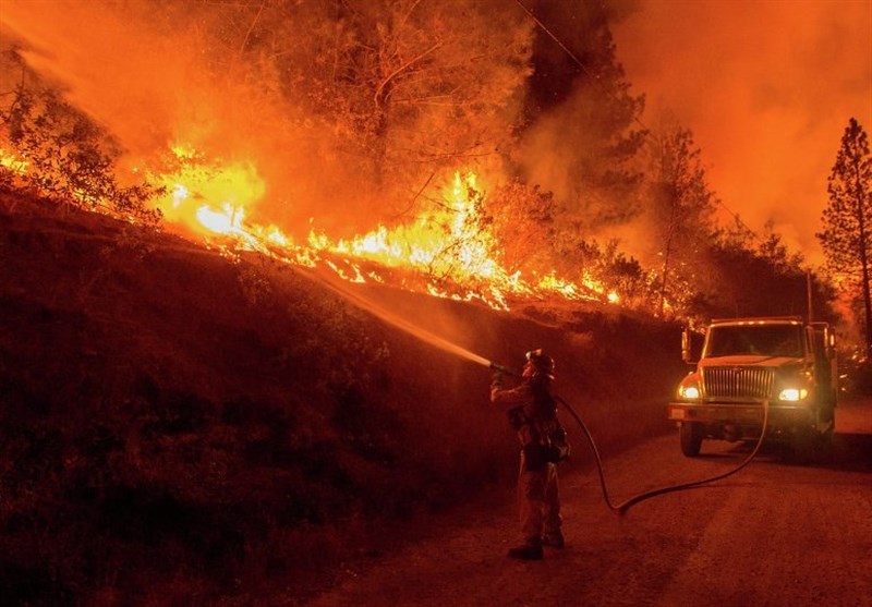  آتش‌سوزی کالیفرنیا ۱۷ هزار خانه را تهدید می‌کند 