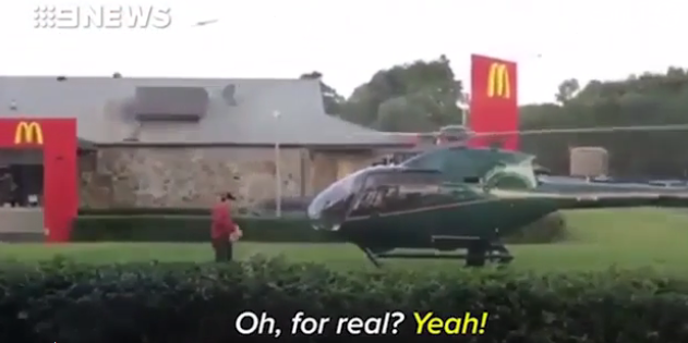 مردی با هلیکوپتر به خرید همبرگر رفت +فیلم