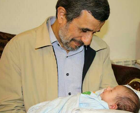 احمدی‌نژاد پدربزرگ شد +عکس