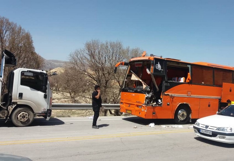 تصادف شدید اتوبوس و کامیون