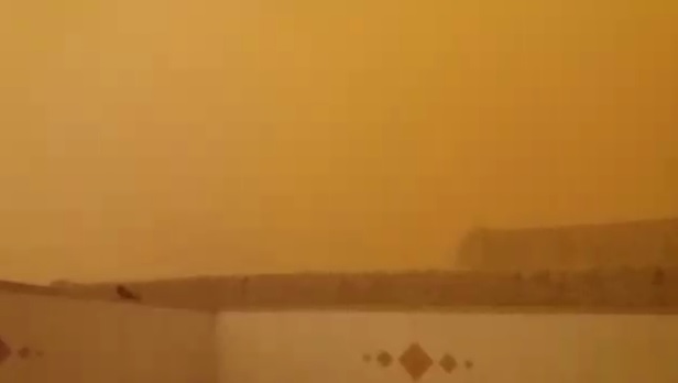 طوفان قرمز در شهر ورزنه اصفهان +فیلم