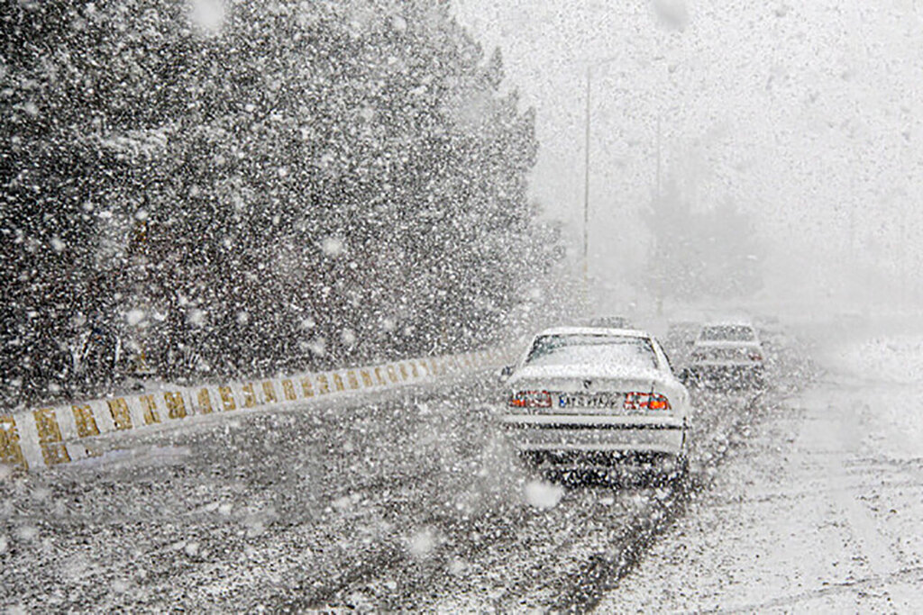 بارش برف و کولاک در برخی مناطق / تهران امشب برفی می شود