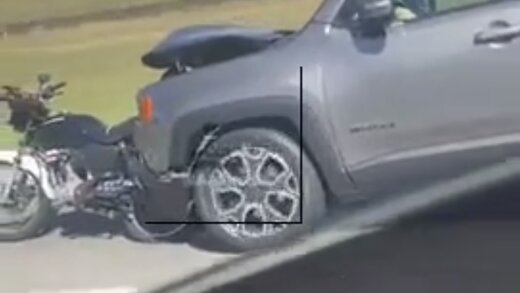 تصادف عجیبی که راننده متوجه آن نشد! + فیلم