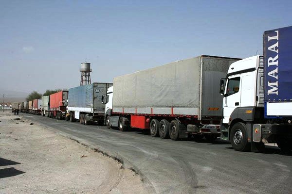 بازی عراق برای کامیونداران ایرانی! / اتفاق عجیب برای محموله‌های صادراتی در مرز عراق