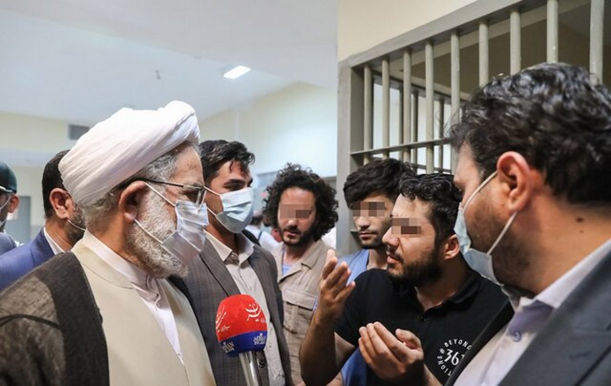 گفت و گوی دادستان کل با تعدادی از دستگیرشدگان اعتراضات اخیر در مشهد
