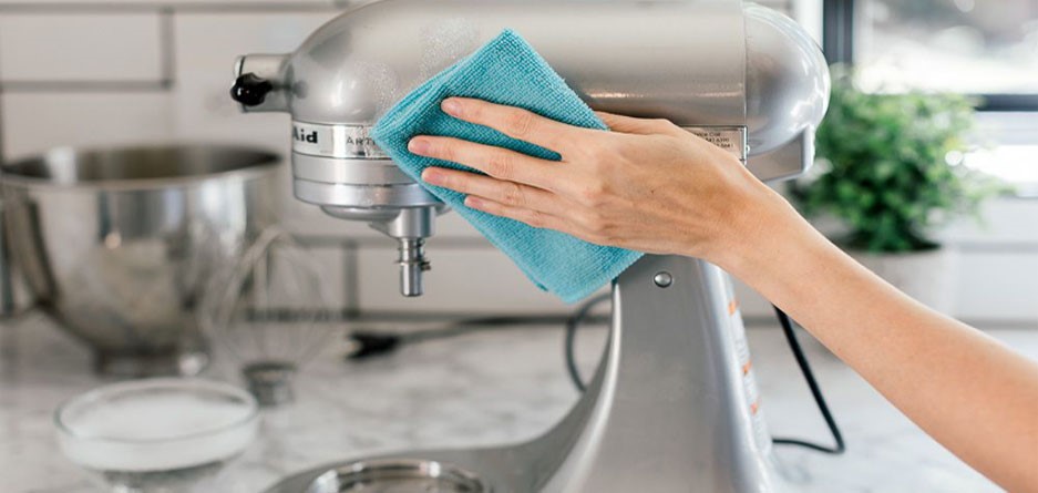 چهار ترفند ساده برای تمیز کردن وسایل برقی آشپزخانه