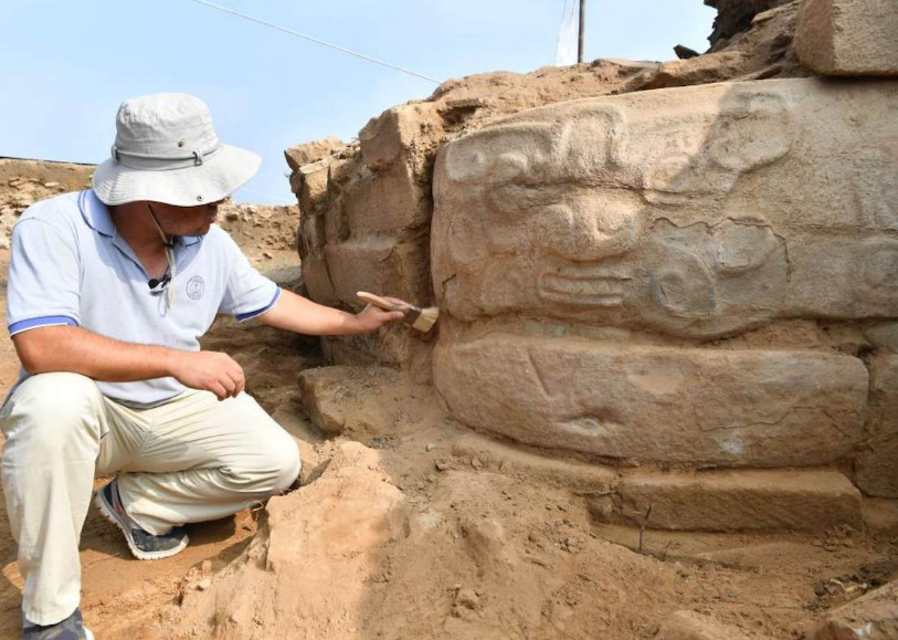 کشف سنگ نگاره ۴۲۰۰ ساله در هرم بزرگ شیمائو