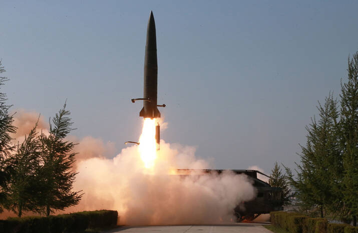 کره شمالی پرتابگر فوق بزرگ زیر نظر کیم آزمایش کرد
