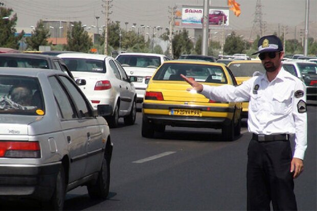 ممنوعیت تردد خودرو در ٢٢معبر در ٢٢منطقه شهر تهران 