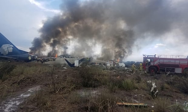 اولین تصاویر از سقوط هواپیمای مسافری در مکزیک +عکس