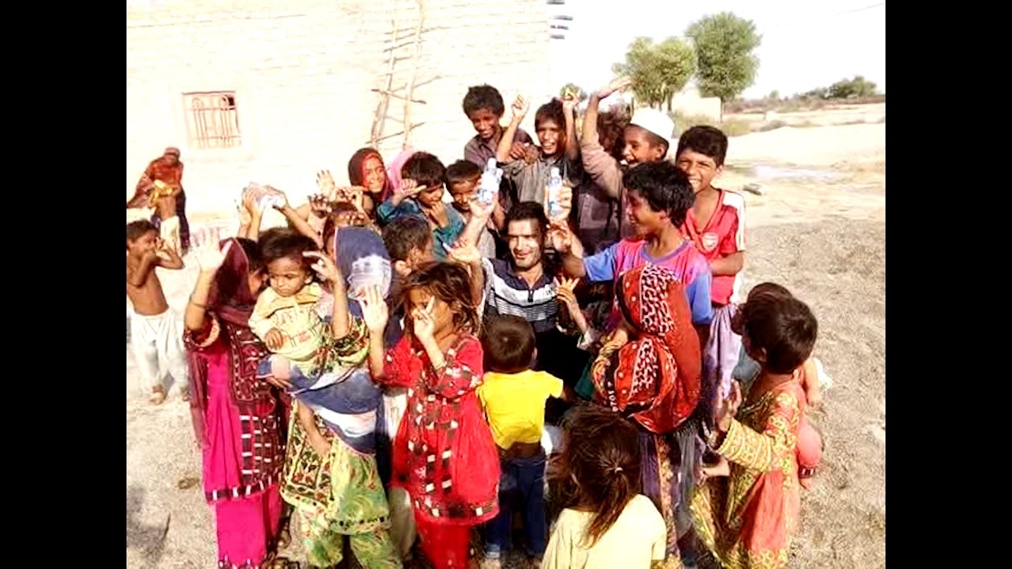گلرنگ ۱۲هزار ژل ضدعفونی‌کننده دست به استان سیستان و‌ بلوچستان اهدا کرد.