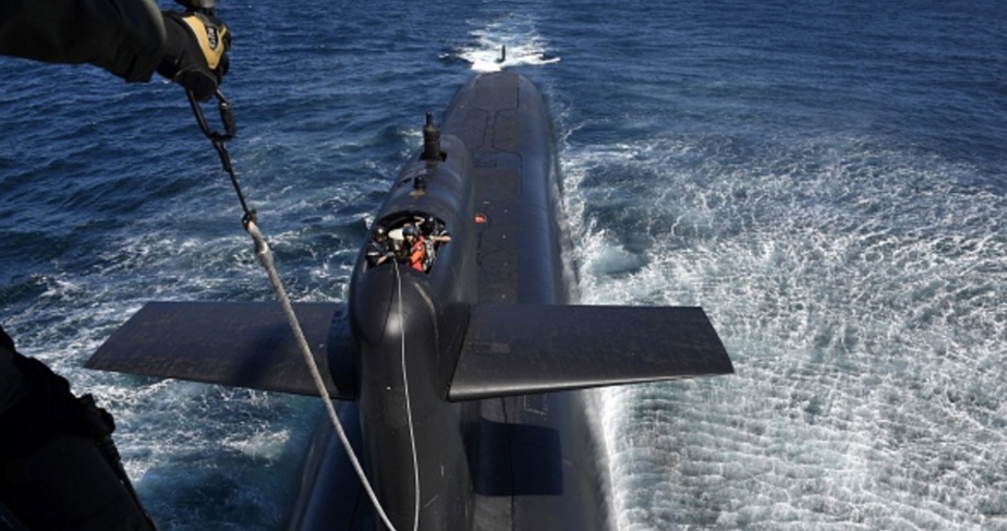 امانوئل مکرون در زیردریایی اتمی مخوف +تصاویر