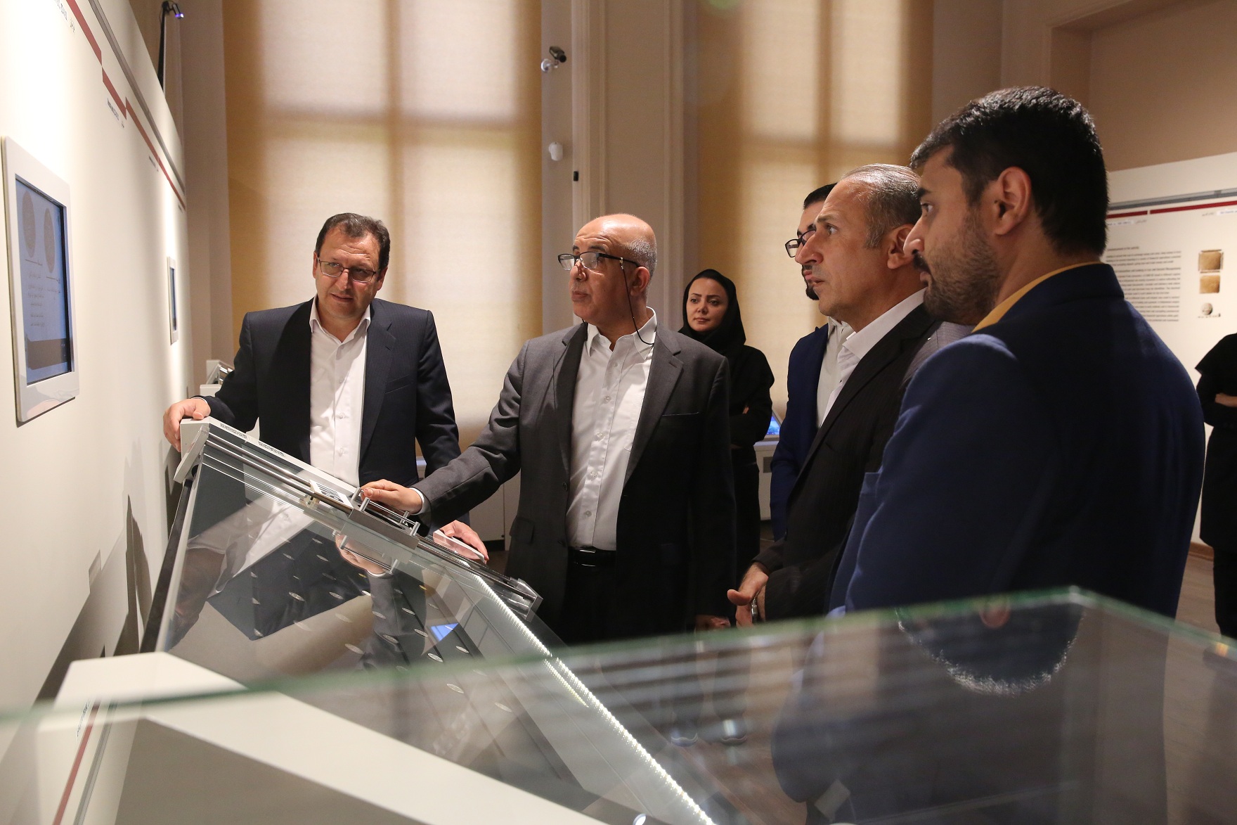 استقبال سفیر الجزایر از برگزاری نمایشگاه مشترک اسکناس با بانک ملی ایران