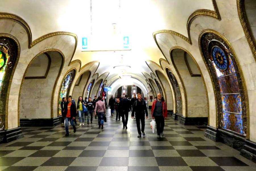 توزیع آب در مترو مسکو برای جلوگیری از گرمازدگی